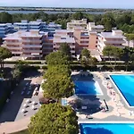 Cozy With Pool Access * 비비오네