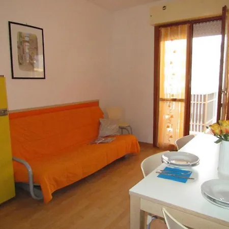 Cozy With Pool Access