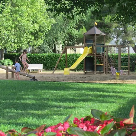 Апартаменти Cozy With Pool Access Бібіоне