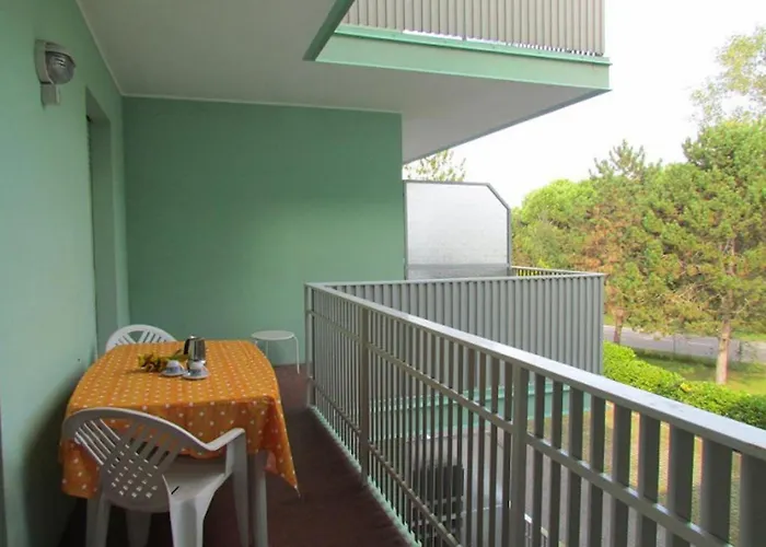 Cozy With Pool Access Апартаменти