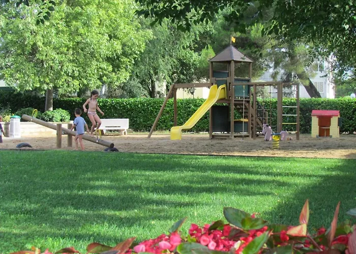 Апартаменти Cozy With Pool Access Бібіоне