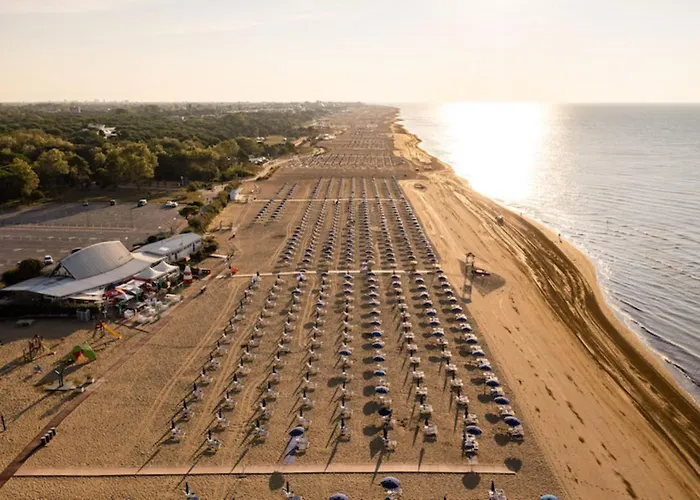 Апартаменти Cozy With Pool Access *